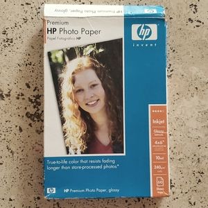 Glossy and matte premium HP photo paper